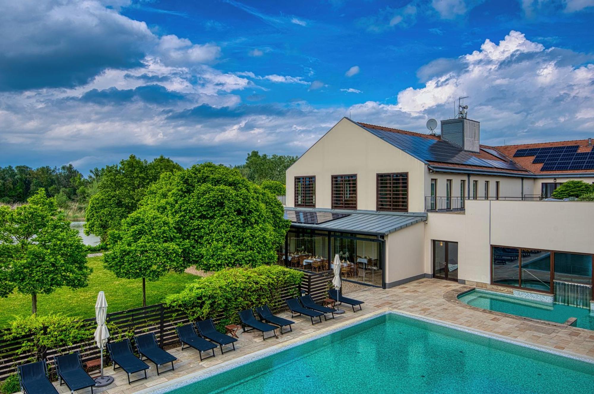 Tiszafüred Tisza Balneum Hotel מראה חיצוני תמונה